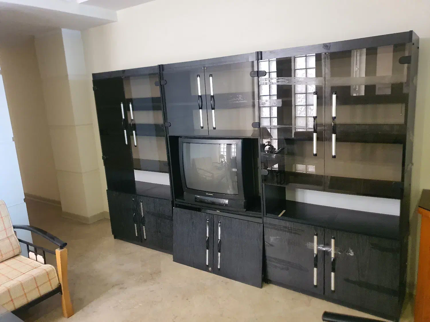 ویترین دکوری مشکی سه تیکه همراه با تلویزیون|بوفه، ویترین، کنسول|تهران, والفجر|دیوار