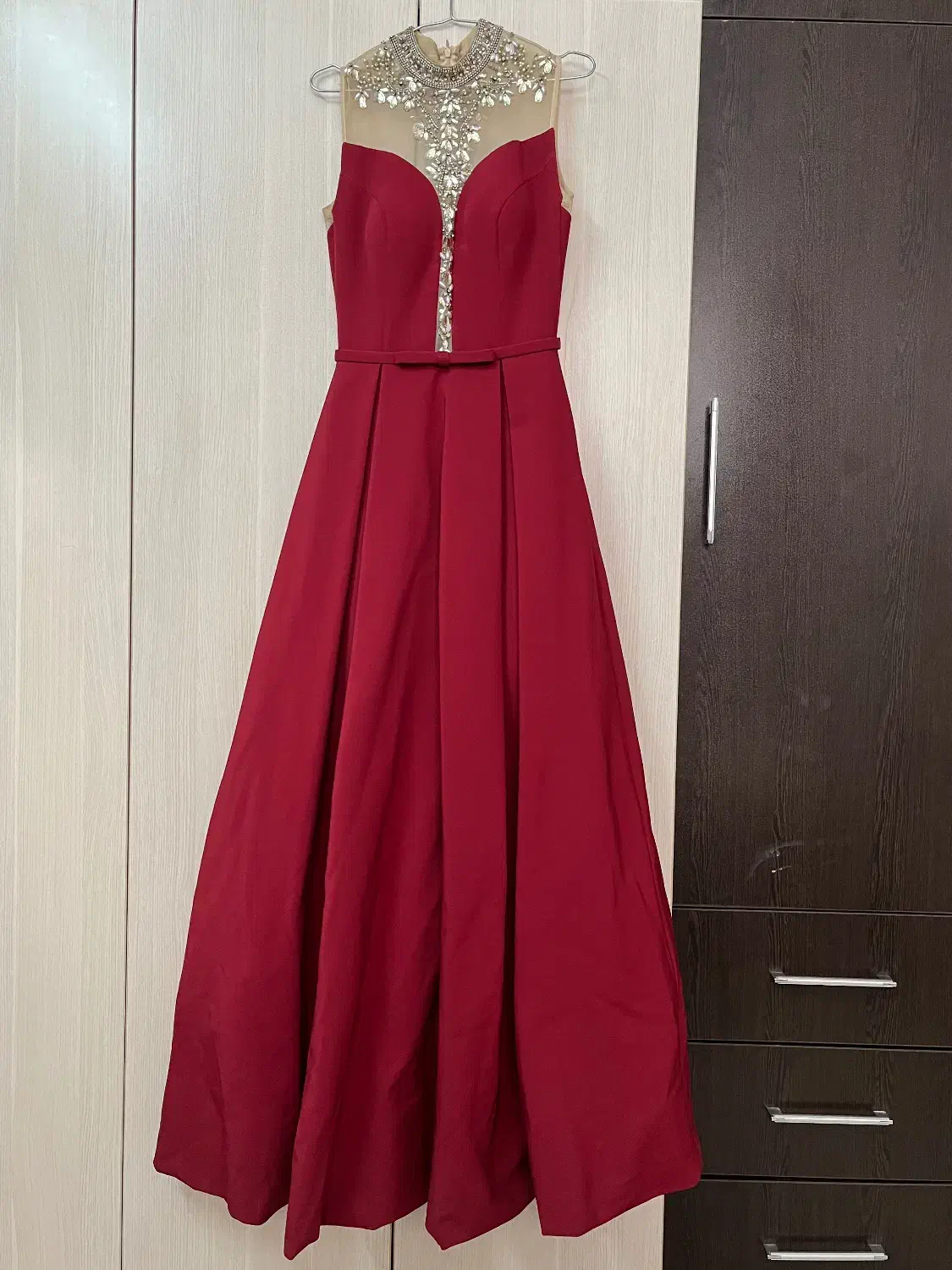 لباس|لباس|مشهد, راهنمایی|دیوار