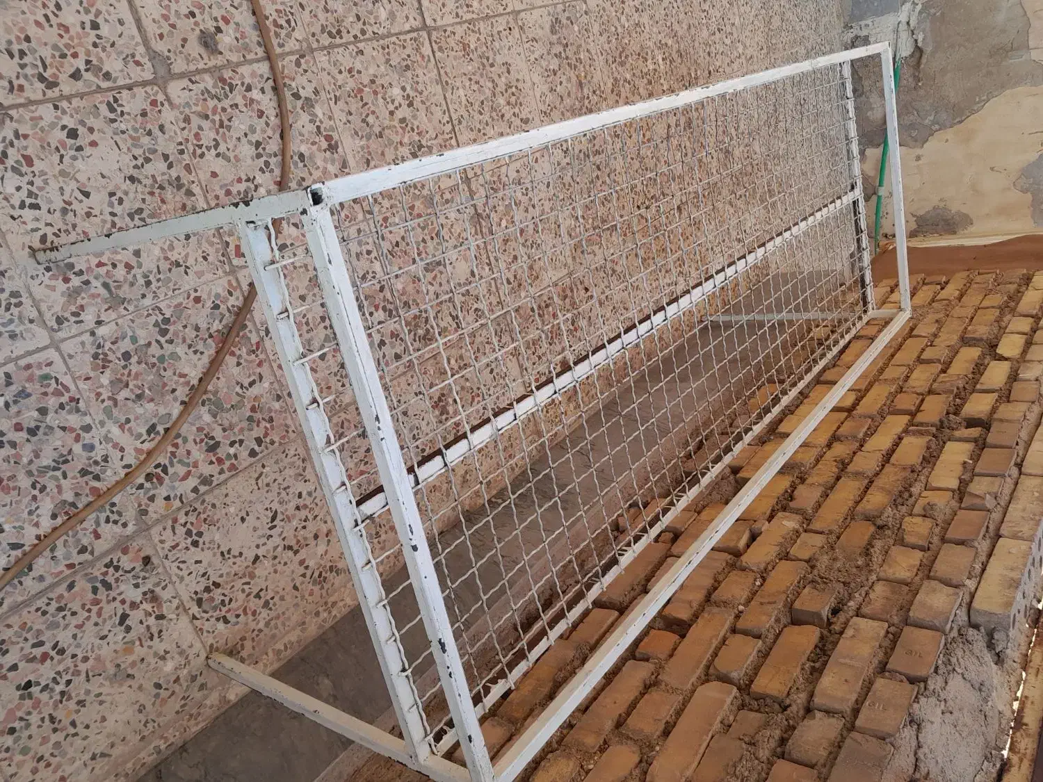 چهار پایه فلزی برای بساتی|صندلی و نیمکت|کارون, |دیوار