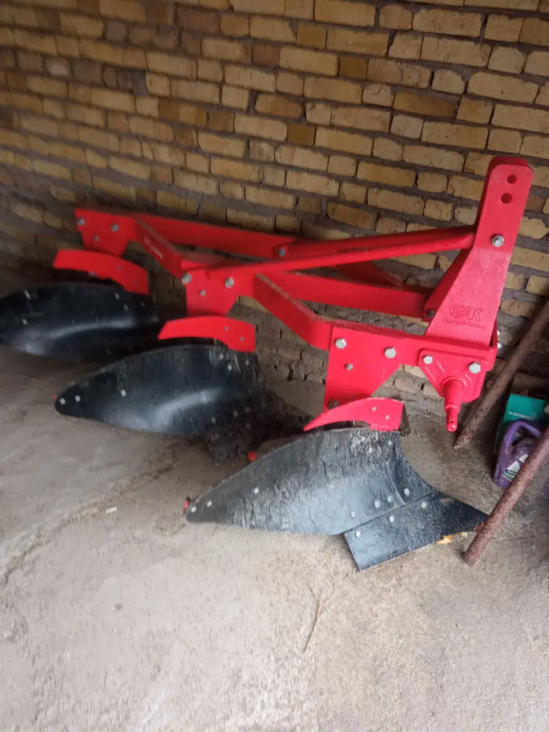 یک عدد گاوآهن محمد زاده نو|ماشینآلات صنعتی|باغ حلی, |دیوار