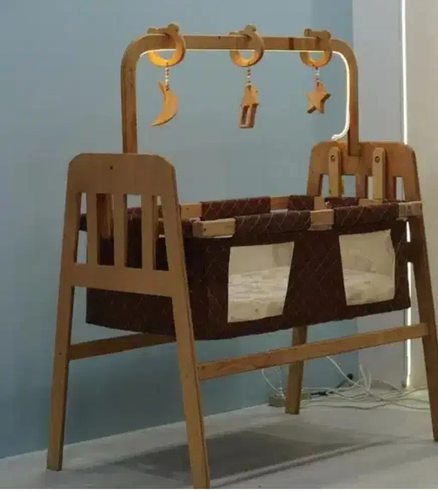 گهواره چوبی ایسان|تخت و صندلی بچه|شهرکرد, |دیوار