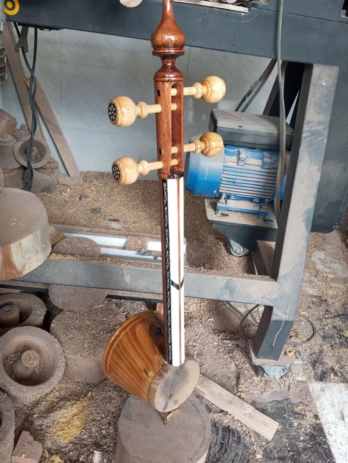 کاسه گلدونی|سازهای سنتی|خرمآباد, |دیوار