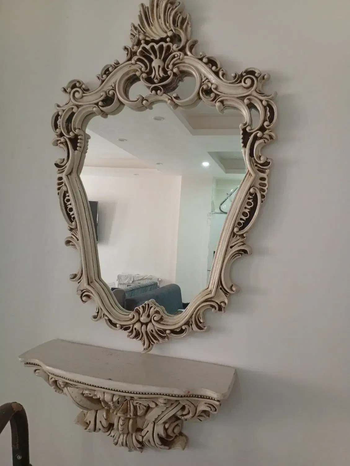 میز کاشت ناخن و آیینه کنسول|آرایشگاه و سالنهای زیبایی|فردوسیه, |دیوار