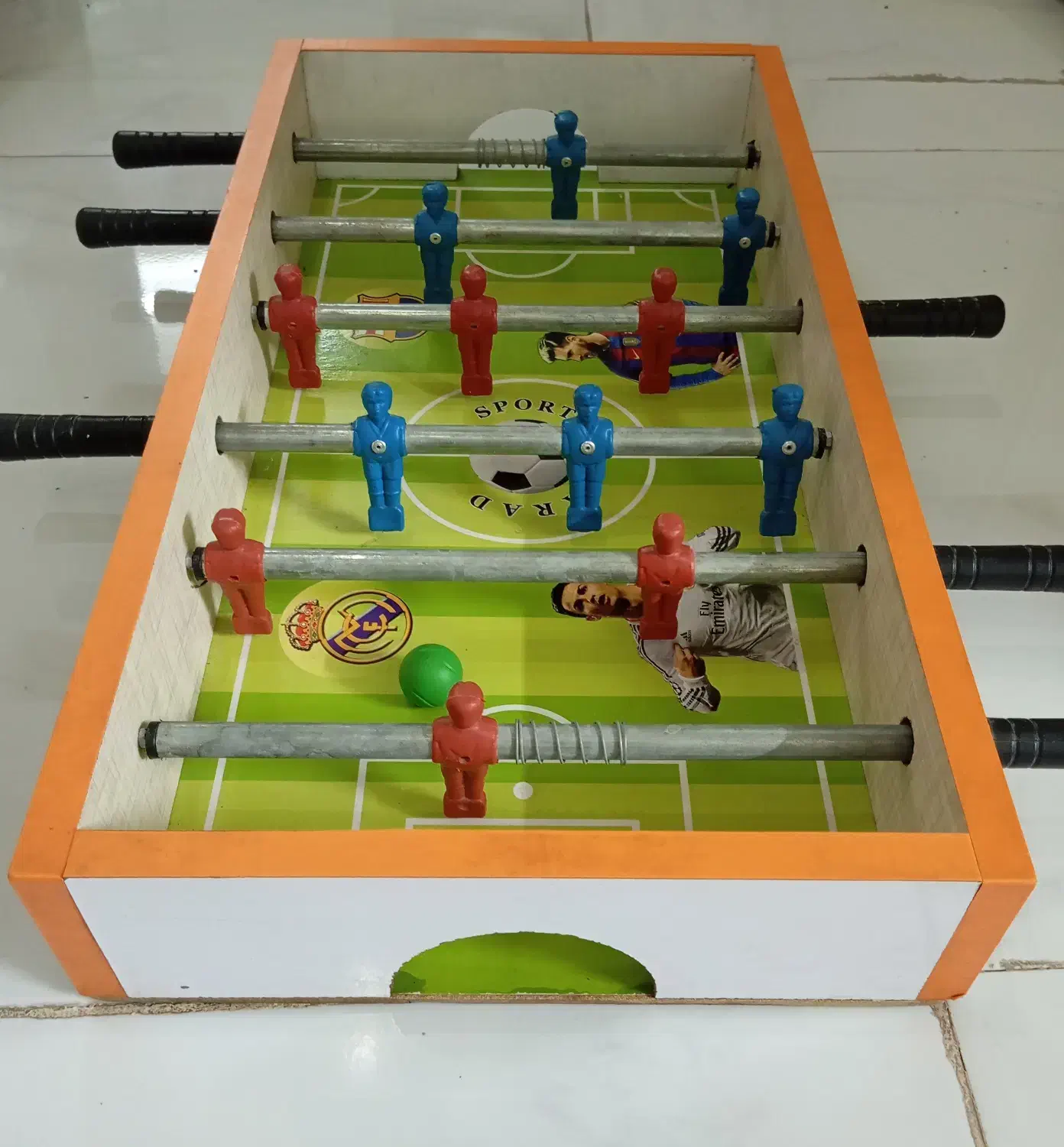 فوتبال دستی|اسباب‌‌بازی|اندیشه, اندیشه فاز ۱|دیوار