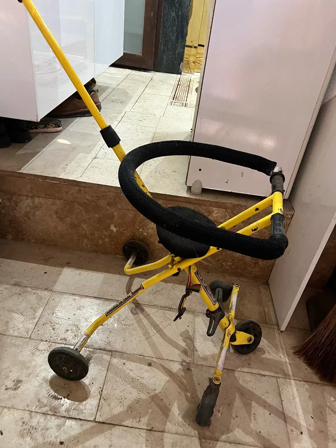 کریر بچه تاشو|کالسکه و لوازم جانبی|لاهیجان, شیشه گران|دیوار