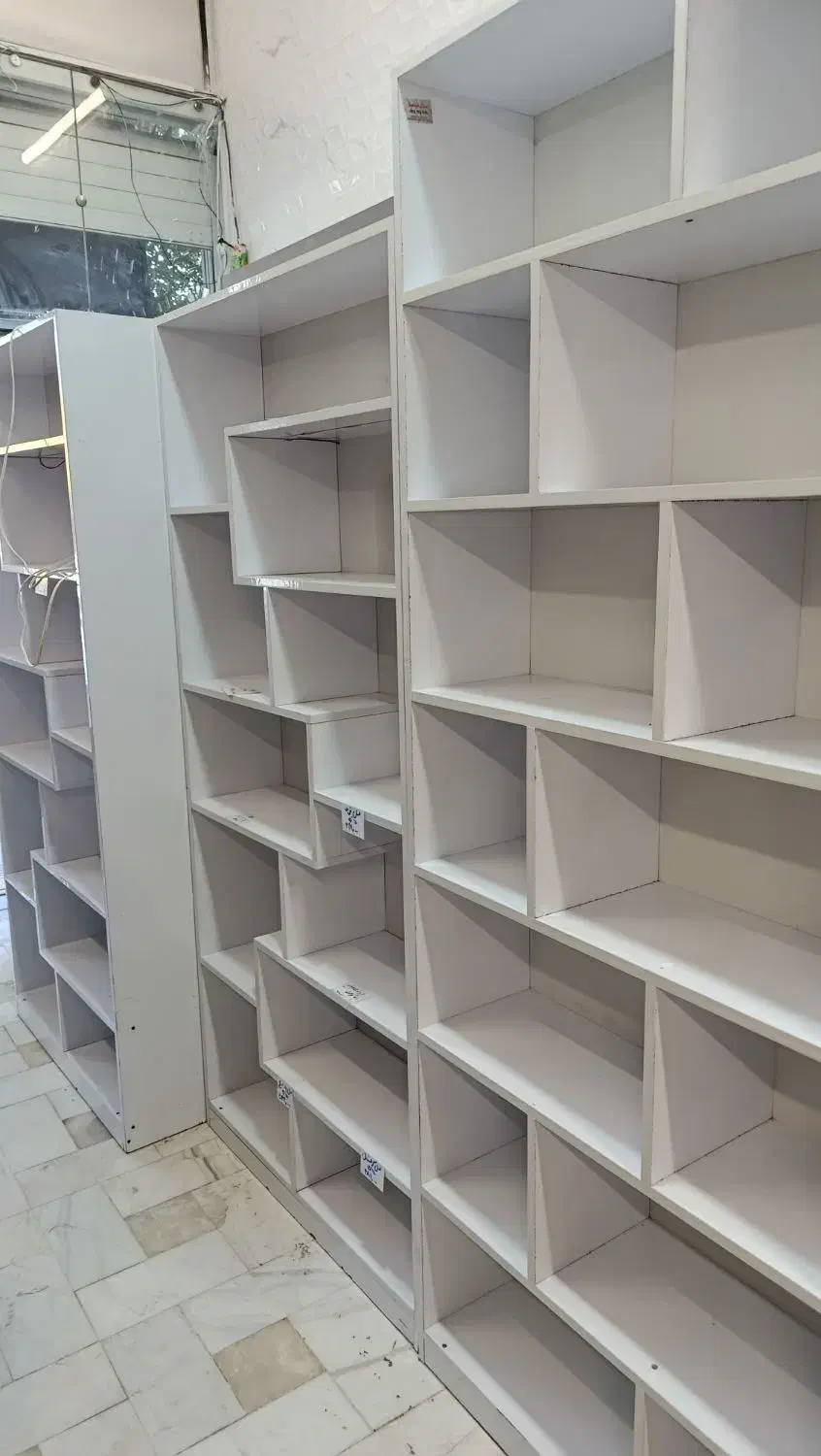 سه عدد قفسه سفید برای استفاده در کتابخانه و مغازه|کتابخانه، شلف، قفسه‌های دیواری|قم, مصلاء|دیوار