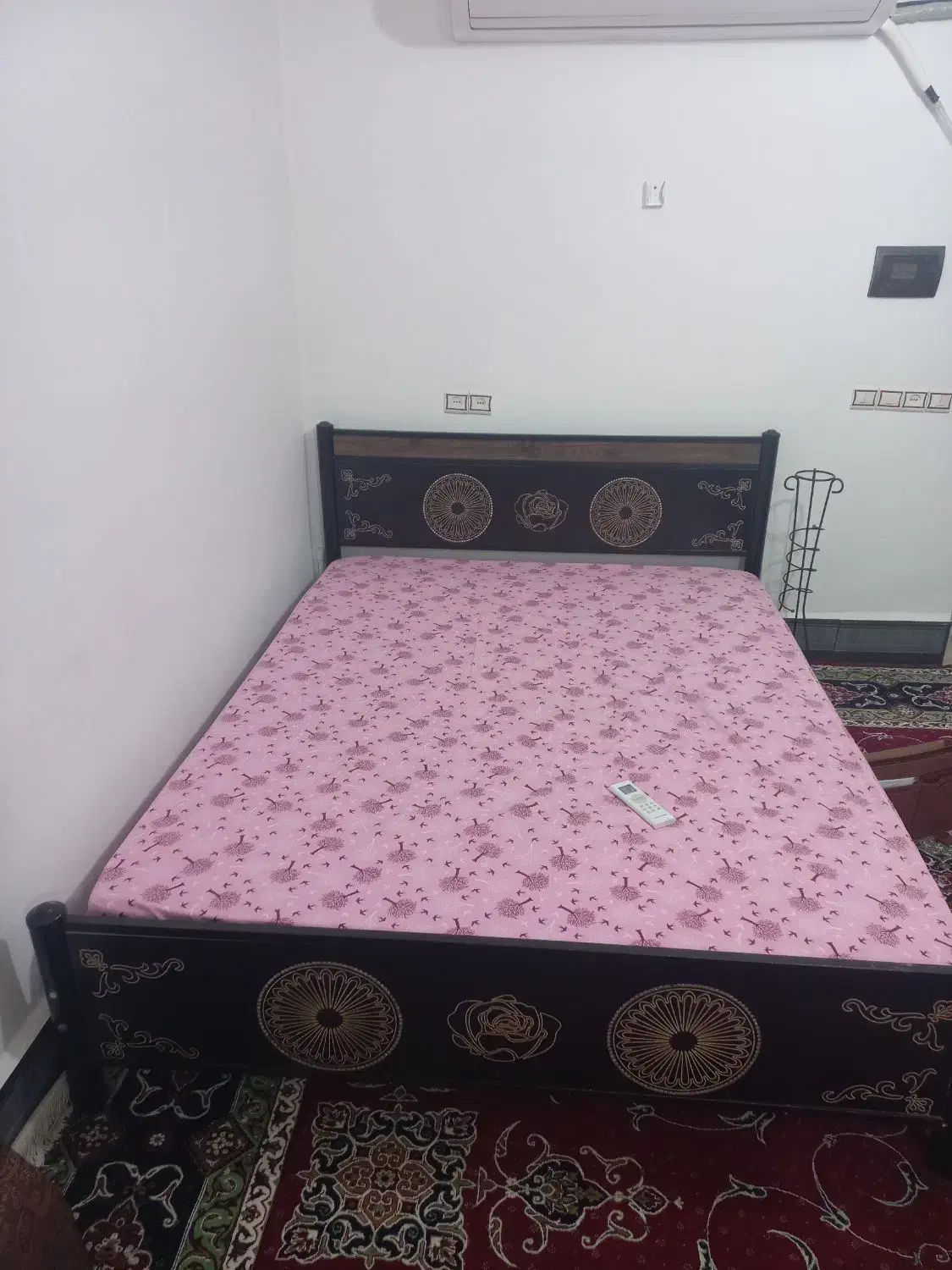 تخت دو نفره (دره شهر)|تخت و سرویس خواب|دره شهر, |دیوار