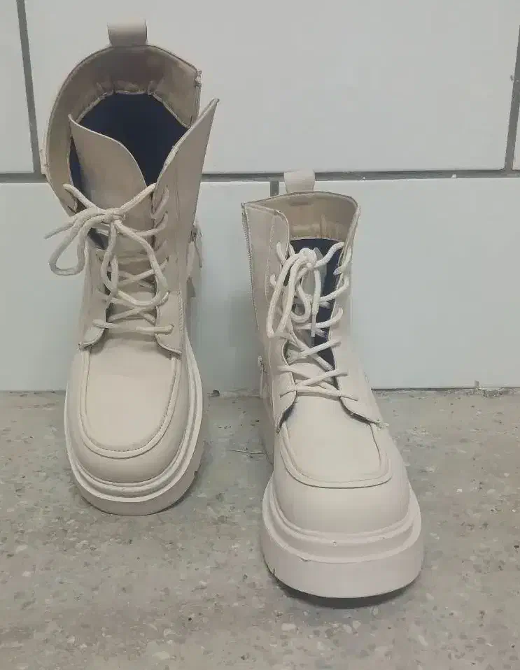 نیم بوت رنگ کرمی|کیف، کفش، کمربند|شهرکرد, |دیوار