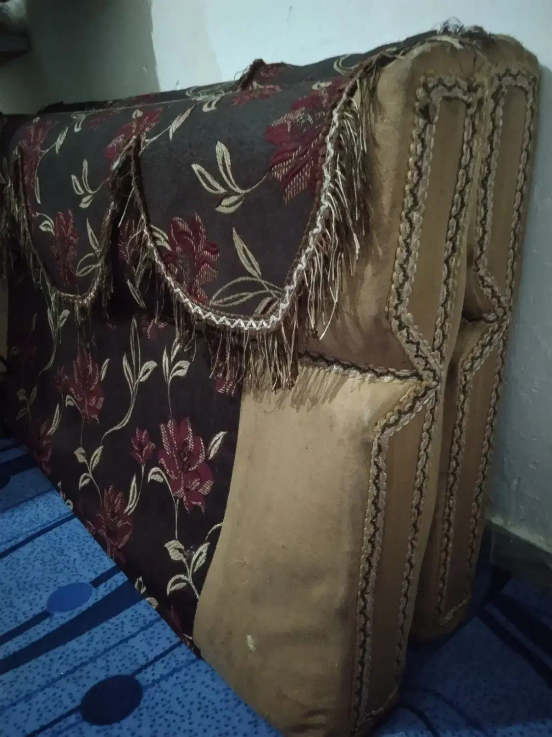 یک جفت پشتی کارکرده مناسب باغ فقط ۱۰۰تومن|پشتی|صفادشت, |دیوار