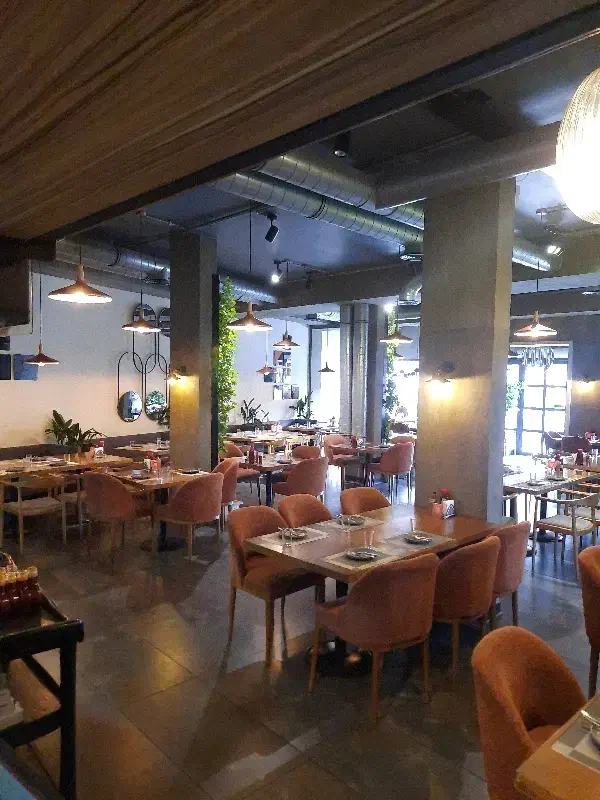 اشپز وکمک اشپز فست فودایتالیایی(پیتزازن)|استخدام خدمات فروشگاه و رستوران|اراک, |دیوار