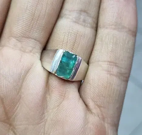 انگشتر زمرد|جواهرات|شیراز, فرهنگ شهر|دیوار