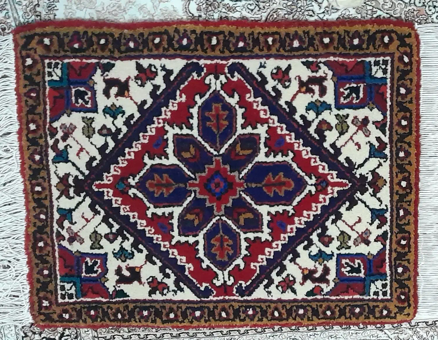 فرش دست بافت|پادری|سراب, |دیوار