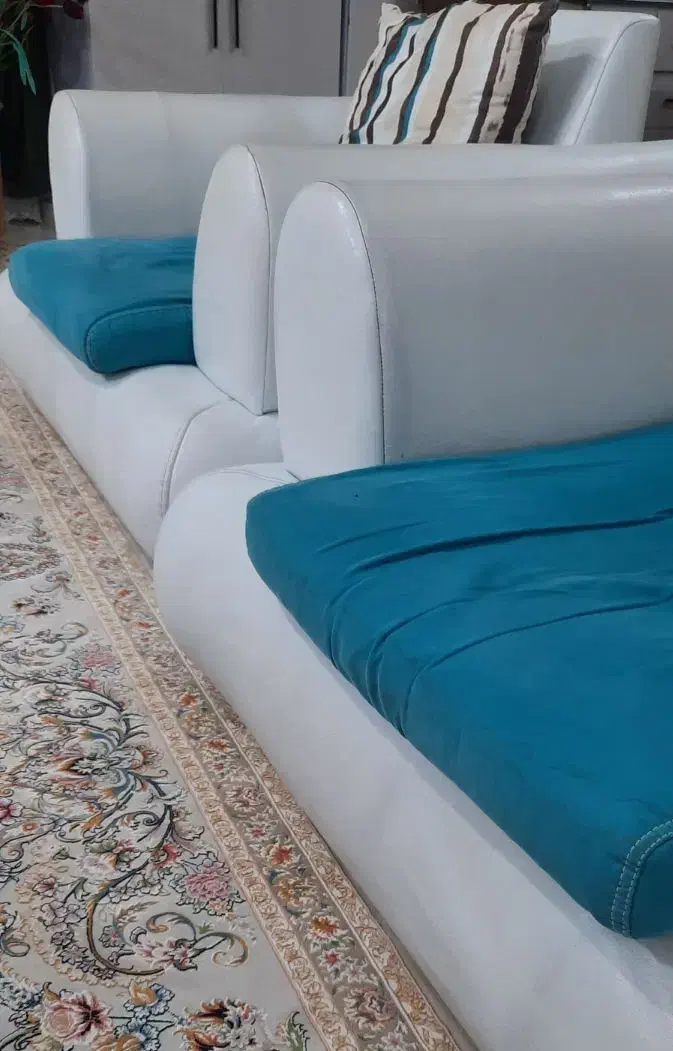 مبل راحتی چرم سفید هفت نفره سالم|مبلمان خانگی و میز عسلی|شیراز, شهرک گلستان|دیوار