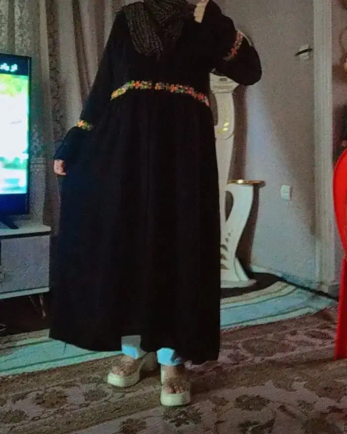 تعدادی عبا|لباس|بندرعباس, |دیوار