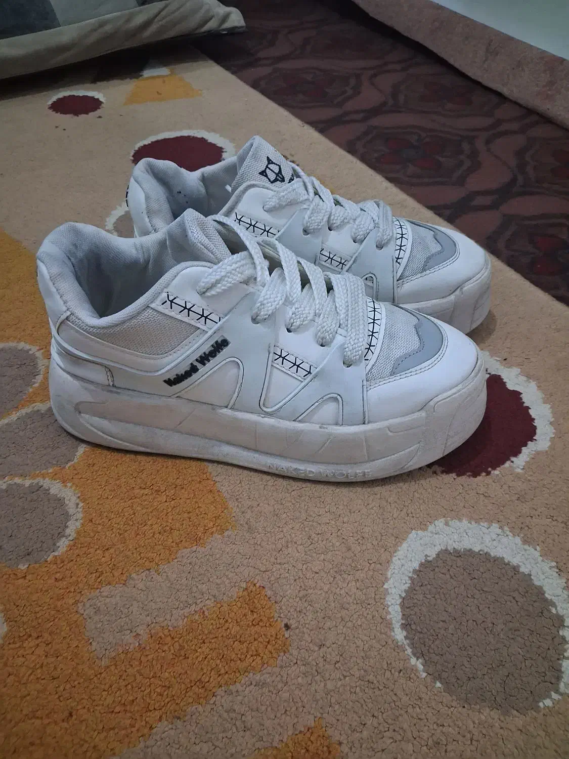 کفش اسپرت|کیف، کفش، کمربند|مشهد, سیلو|دیوار