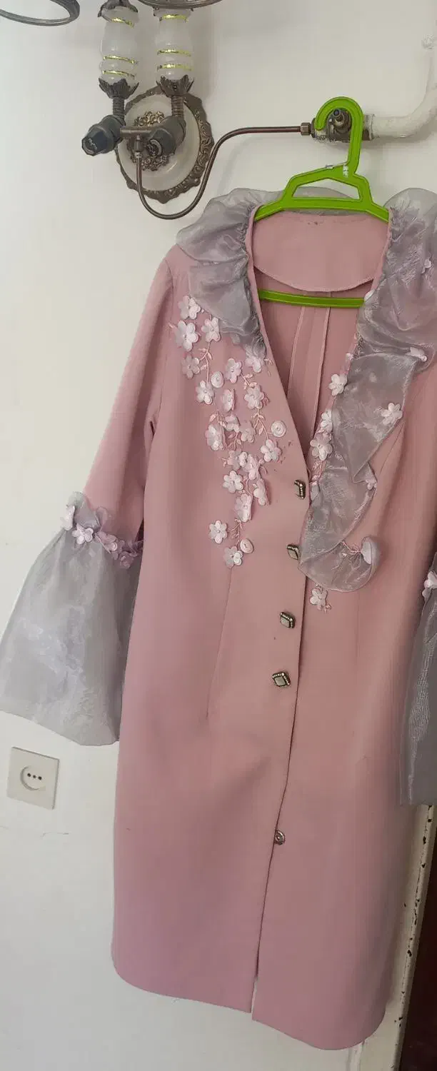 تعدادی مانتو و پالتو|لباس|زنجان, |دیوار