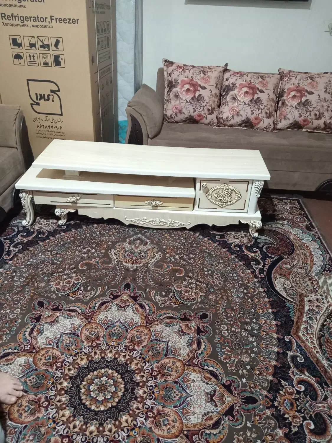 میزتلویزیون در حد نو بفروش میرسد|میز تلویزیون|قم, ولیعصر|دیوار