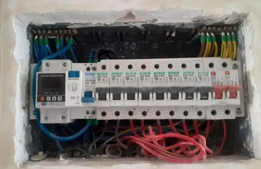 برق کشی برقکار نصاب لوستر و نورپردازی|خدمات پیشه و مهارت|همدان, |دیوار