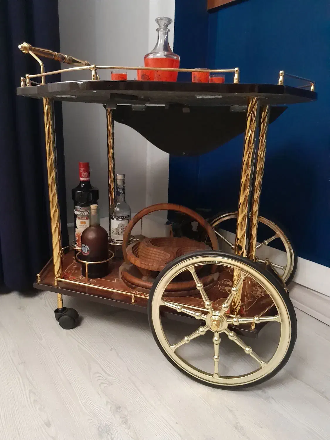 میز بار|بوفه، ویترین، کنسول|رشت, دخانیات|دیوار