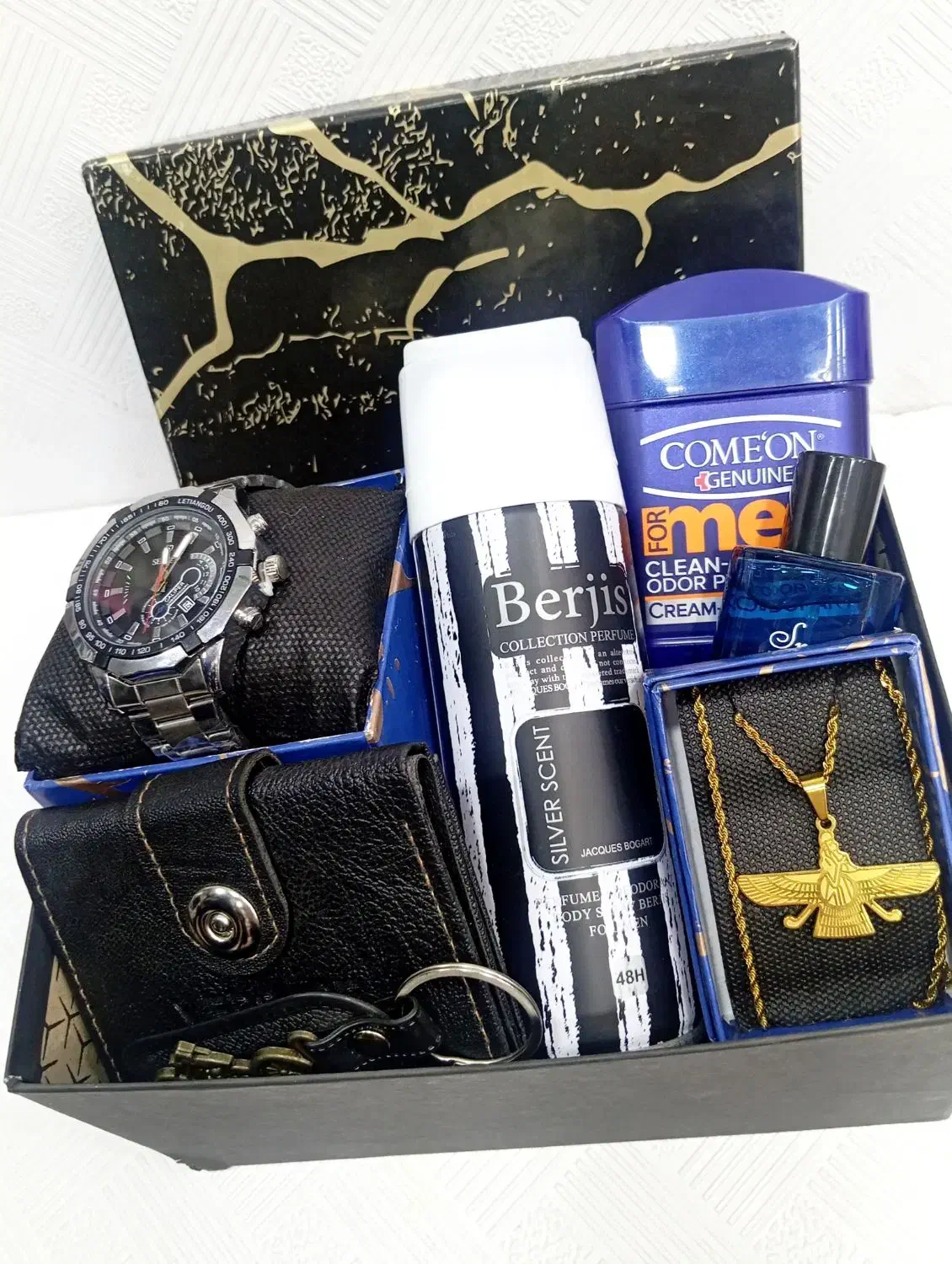 کادوروز مرد|ساعت|قم, ولیعصر|دیوار