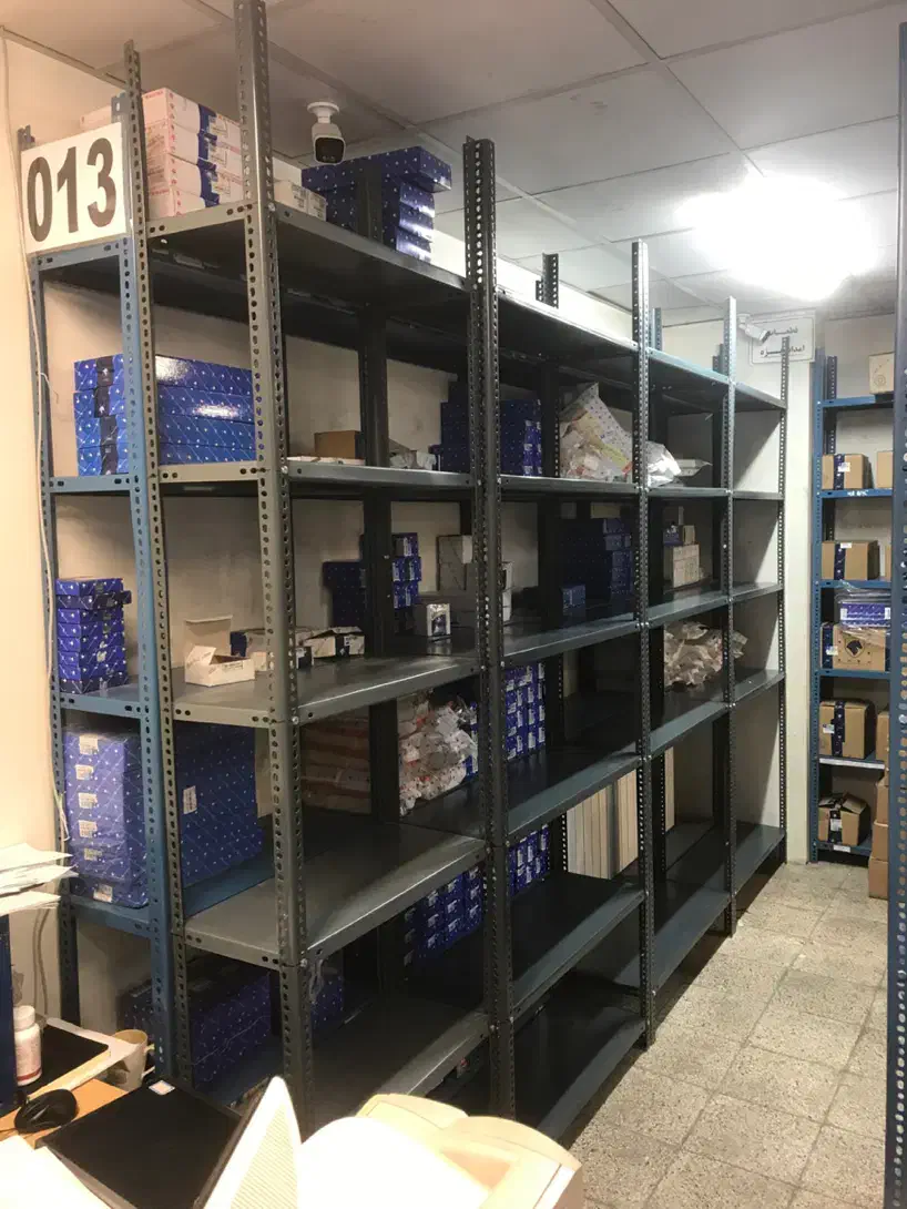 حراج شلف و پایه قفسه تمیز|کتابخانه، شلف، قفسههای دیواری|تهران, شهرک استقلال|دیوار