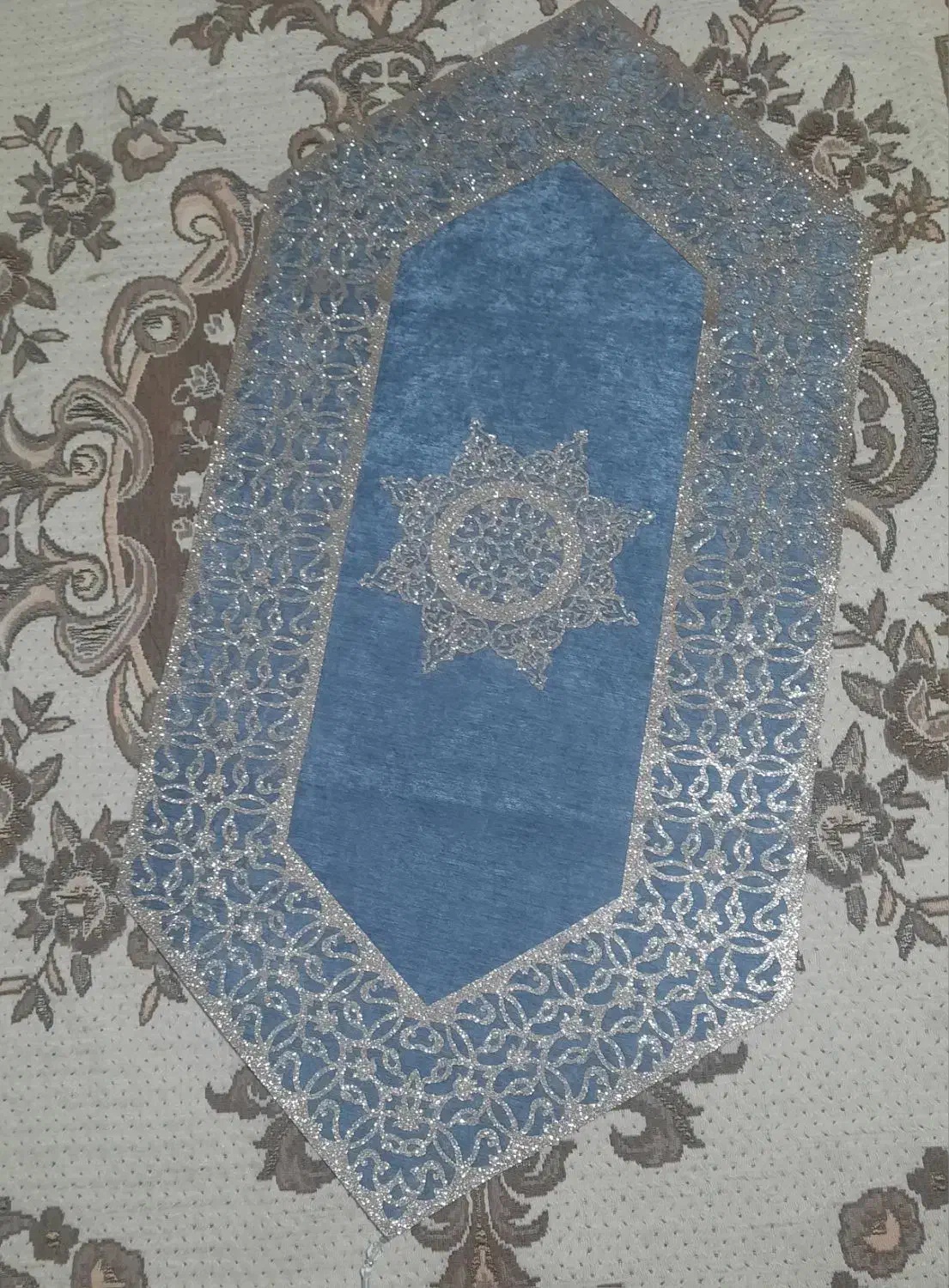 رومیزی طوسی و طلایی|پرده، رانر، رومیزی|سنندج, |دیوار