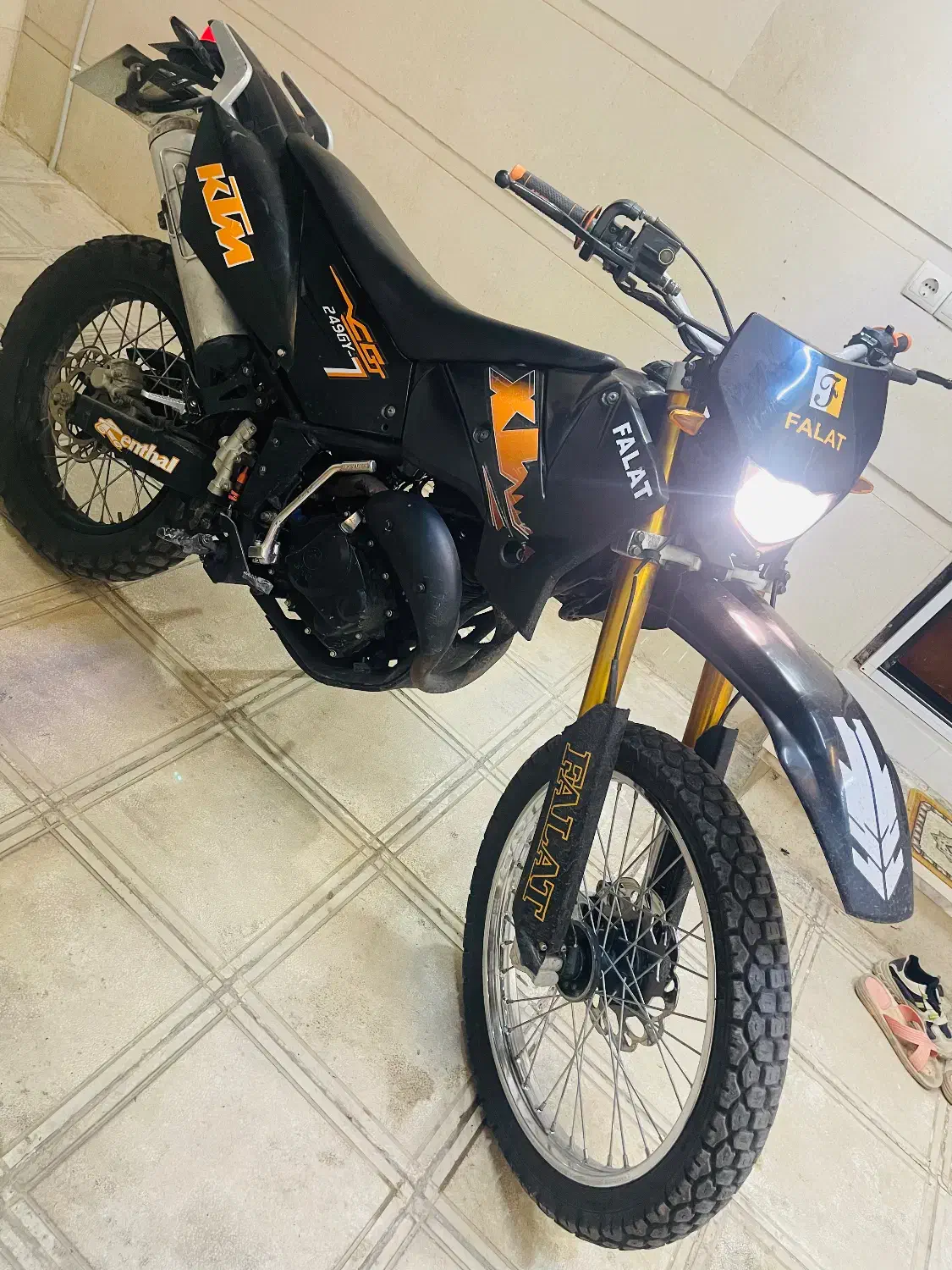 250 تریل فلات|موتورسیکلت|اسفراین, |دیوار