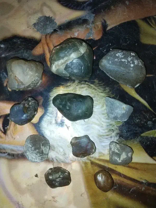 تعدادی سنگ قیمتی|بدلیجات|تولم شهر, |دیوار