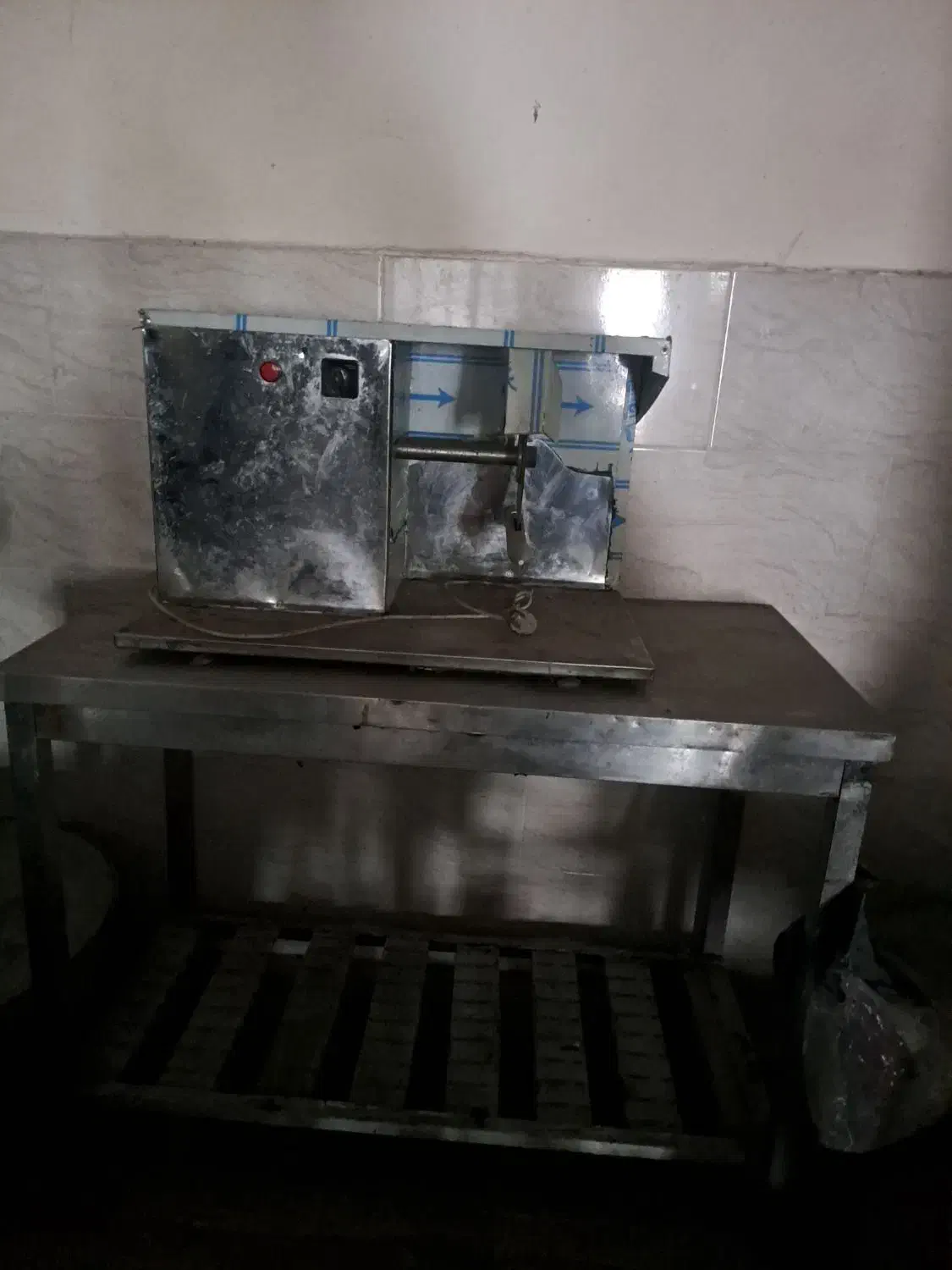 دستگاه مرغ خورد کن با میز استیل|خردکن، آسیاب، غذاساز|رشت, پارک شهر|دیوار