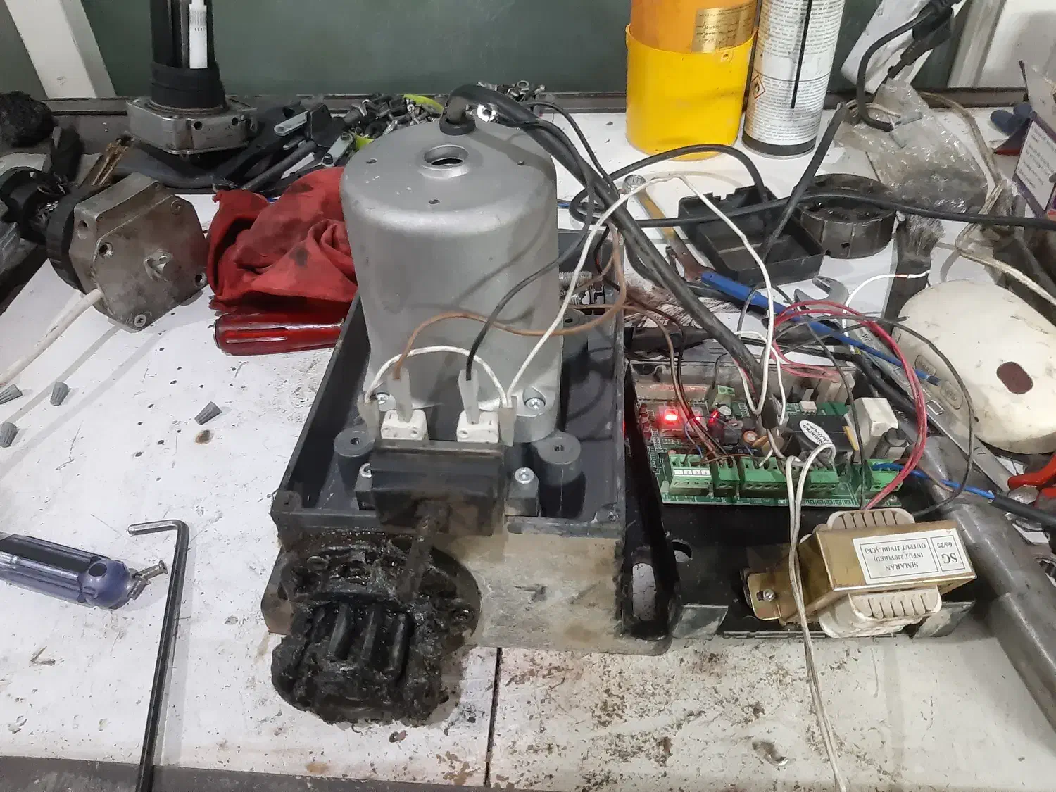 تعمیرات تخصصی انواع جک پارکینگ و کرکره برقی|خدمات پیشه و مهارت|هشتگرد, شهرک آفتاب|دیوار