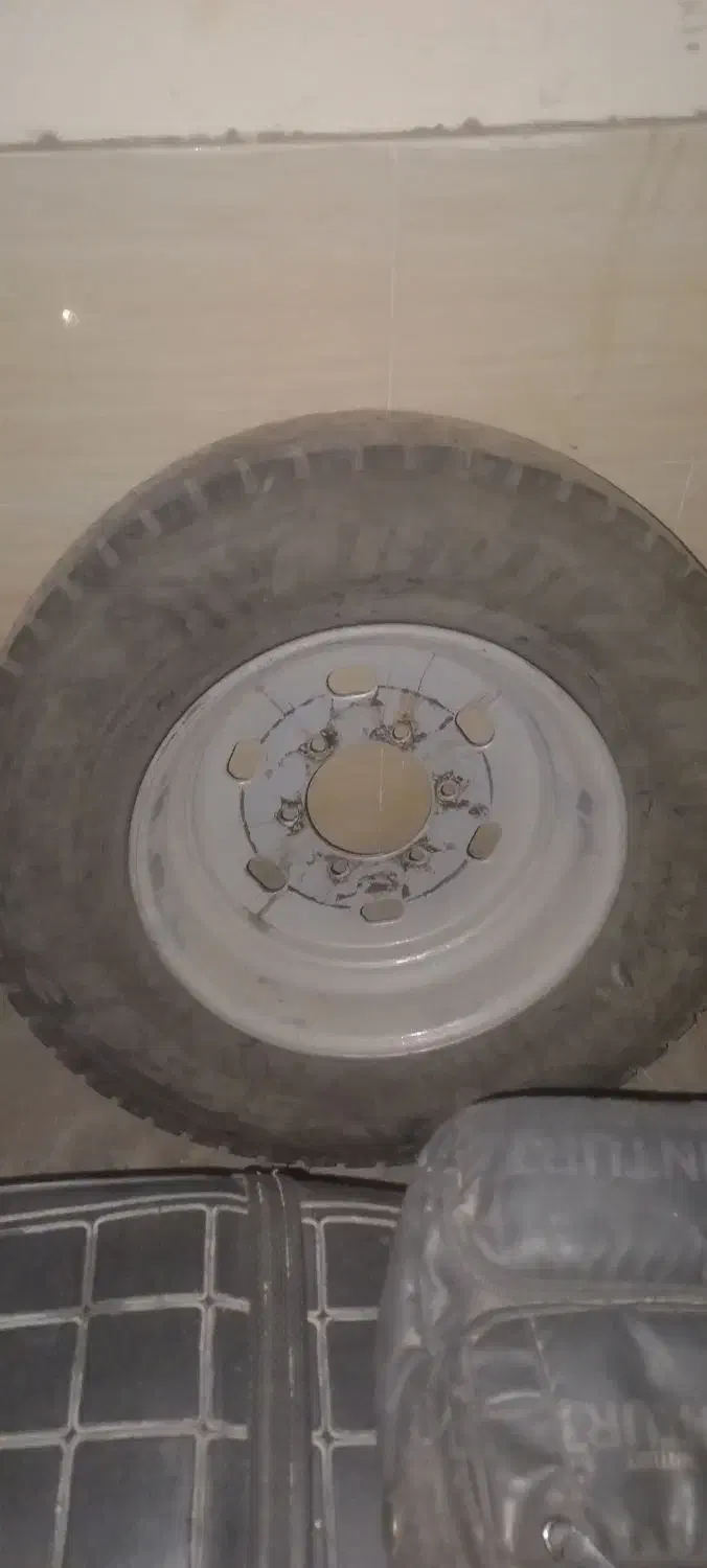 4حلقه رینگ و لاستیک تیوبلس نیسان|قطعات یدکی و لوازم جانبی|کاشمر, |دیوار