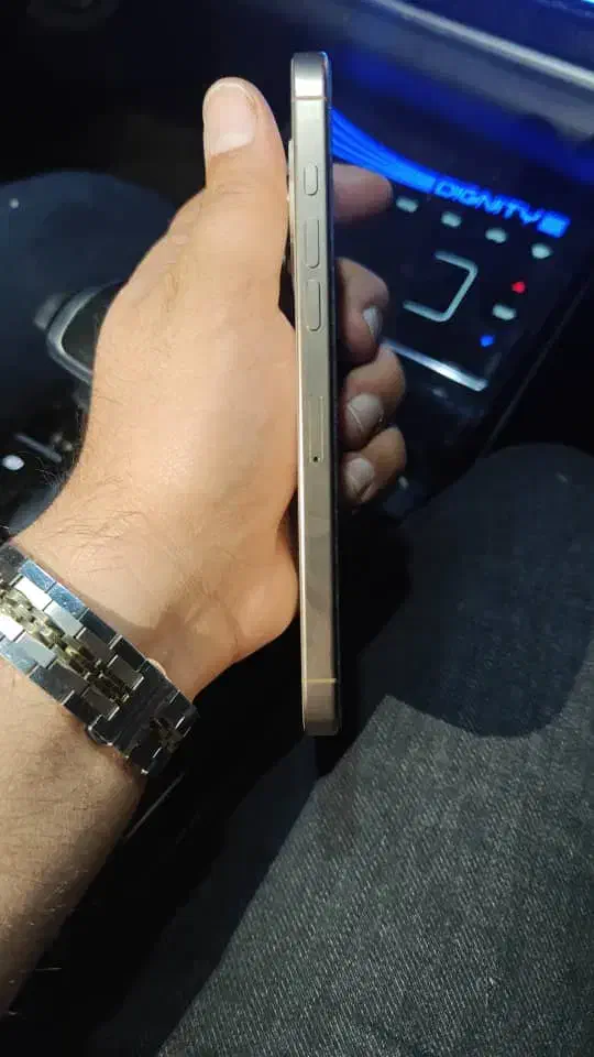 گوشی آیفون ۱۶ پرومکس در حد نو|موبایل|شیراز, معالی‌آباد|دیوار