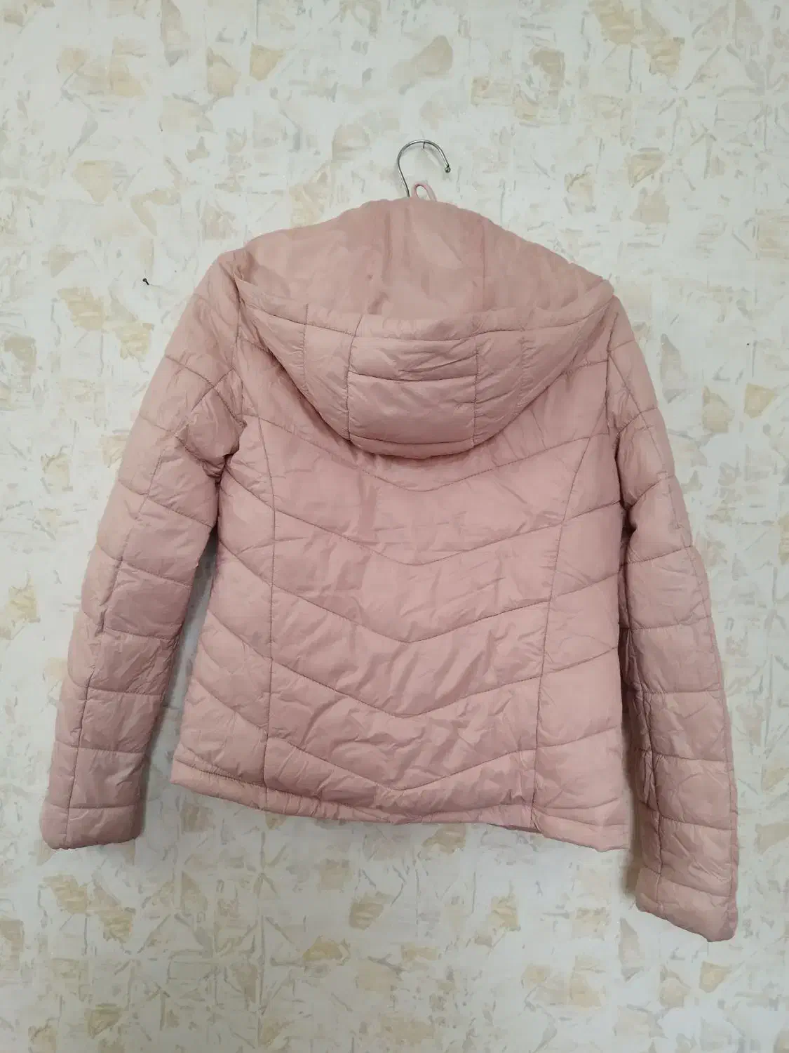 لباس|لباس|مشهد, امیر|دیوار