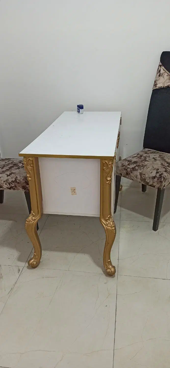 میز ناخن|آرایشگاه و سالن‌های زیبایی|طرقبه, |دیوار