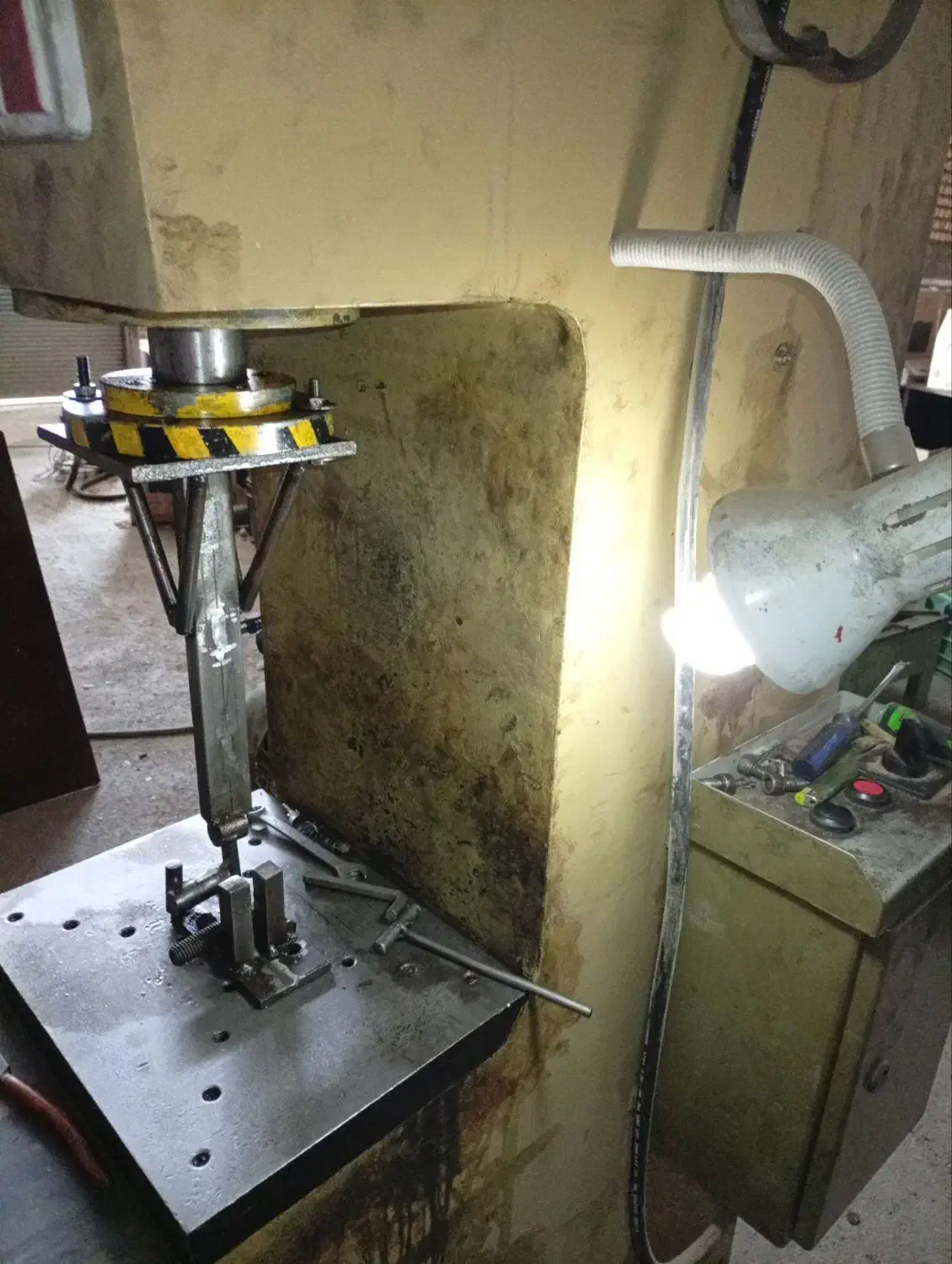 پرس هیدرولیک تبریز ۲۰ تن|ماشین‌آلات صنعتی|اراک, |دیوار