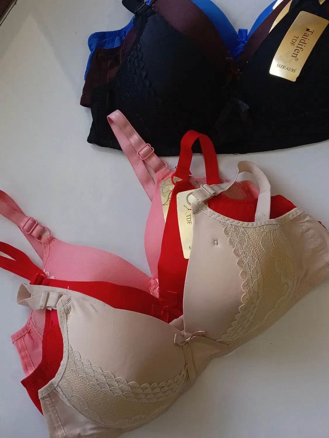 سوتین گیپوردار اسفنجی|لباس|چناران, |دیوار