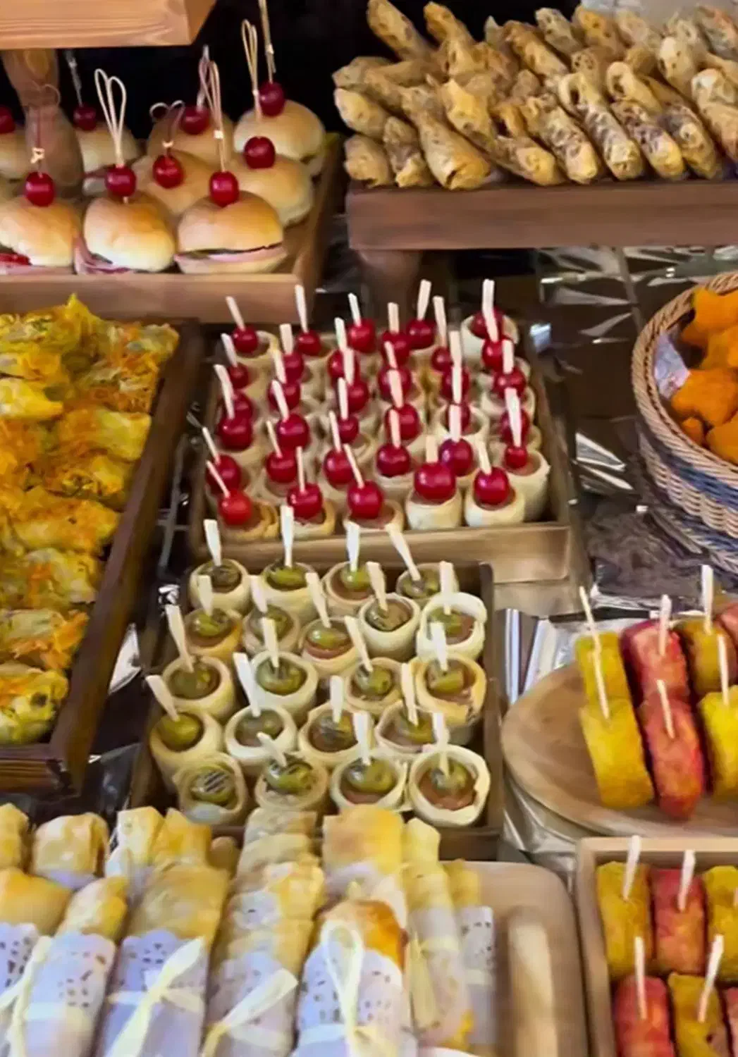 انواع فینگر فود و سالادها و دسر ها|خدمات پذیرایی، مراسم|کرمانشاه, |دیوار