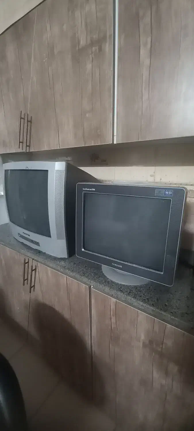 تلوزیون قدیمی و کامپوتر قدیمی|سیستم صوتی خانگی|فسا, |دیوار