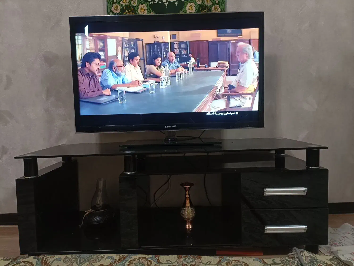 تلویزیون ۴۰ اینچ|تلویزیون و پروژکتور|ری, شهادت|دیوار