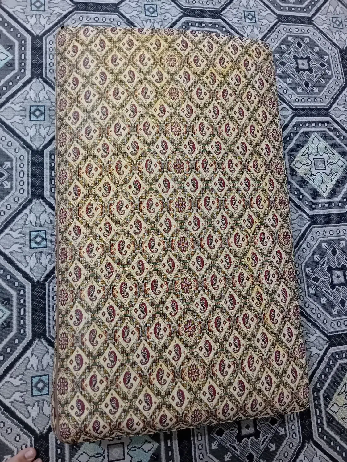 پشتی|پشتی|بروجرد, |دیوار