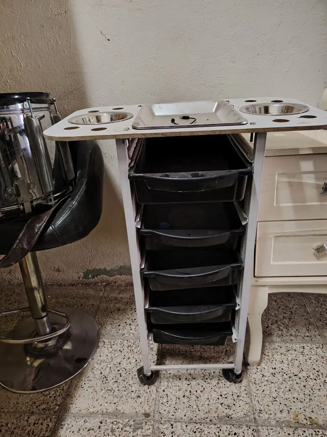 ترولی|آرایشگاه و سالن‌های زیبایی|ایلام, |دیوار