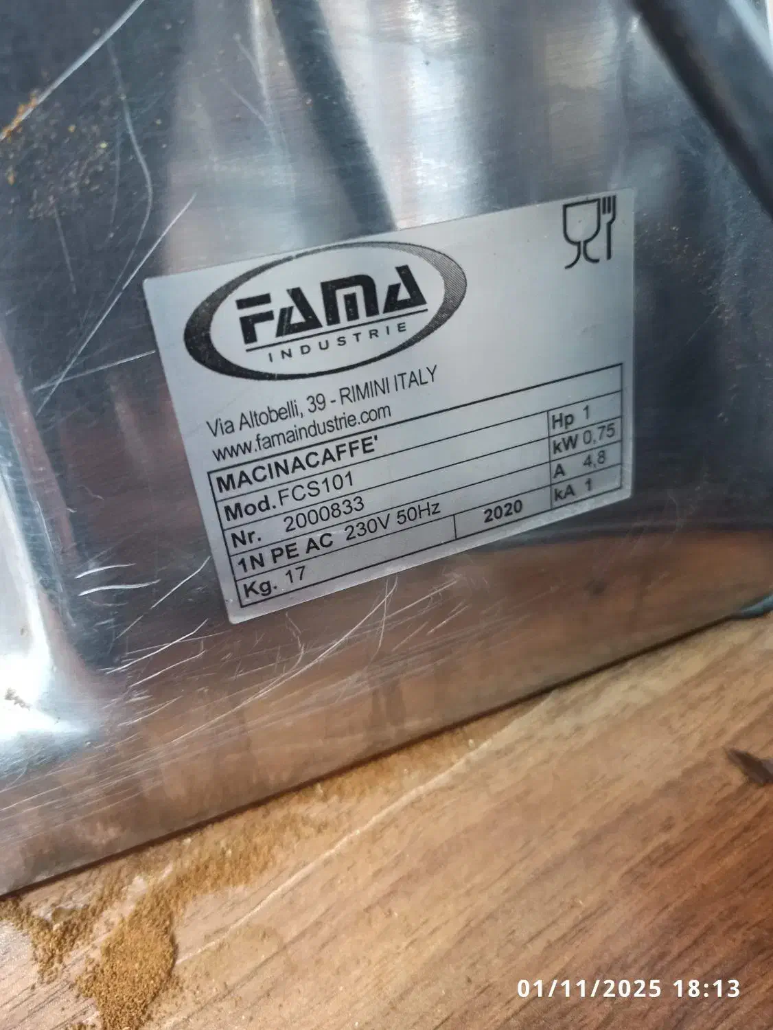 آسیاب فاما|کافی‌شاپ و رستوران|اندیشه, اندیشه فاز ۴|دیوار