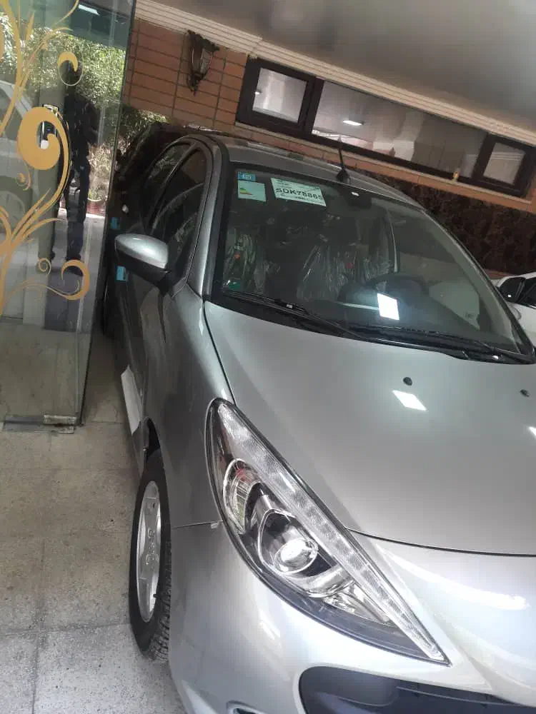 ۲۰۷ صفر نقره ای اتومات|خودرو سواری و وانت|اصفهان, سروستان|دیوار