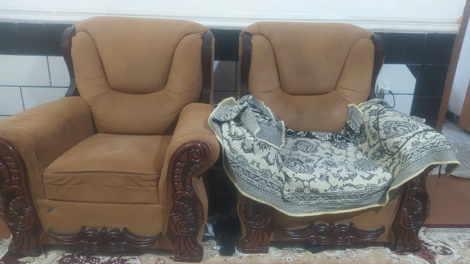 میز گردون سلطنتی صادراتی و سرویس کامل مبل ۷ نفره|مبلمان خانگی و میز عسلی|دوگنبدان, |دیوار