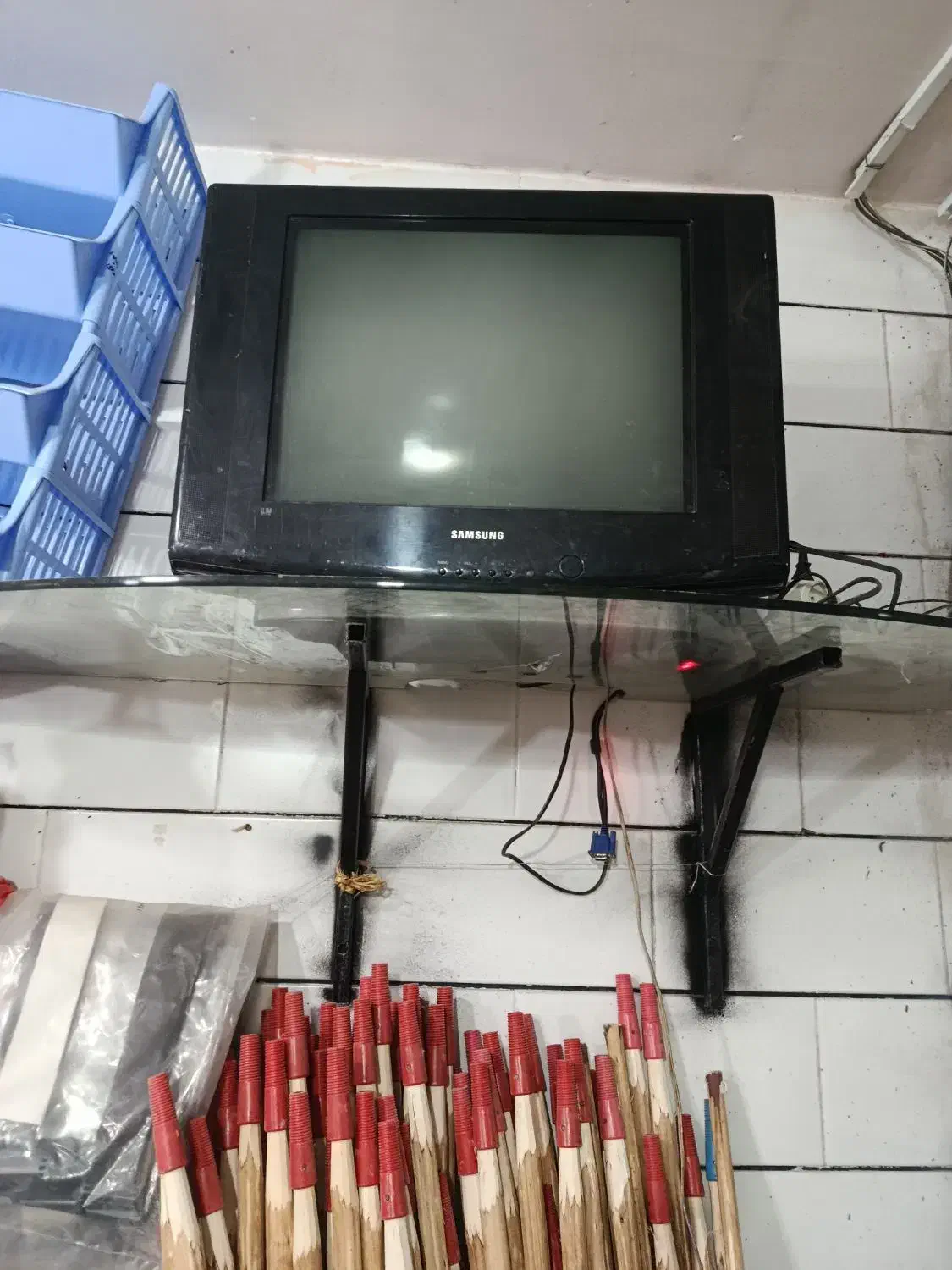 تلویزیون|تلویزیون و پروژکتور|فولادشهر, زاینده رود|دیوار