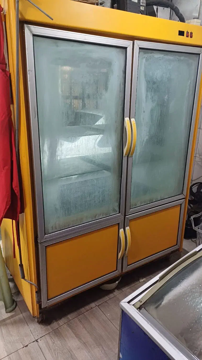 یچخال سرپایی ایستاده ۴ درب|فروشگاه و مغازه|رشت, شهرک پردیسان|دیوار