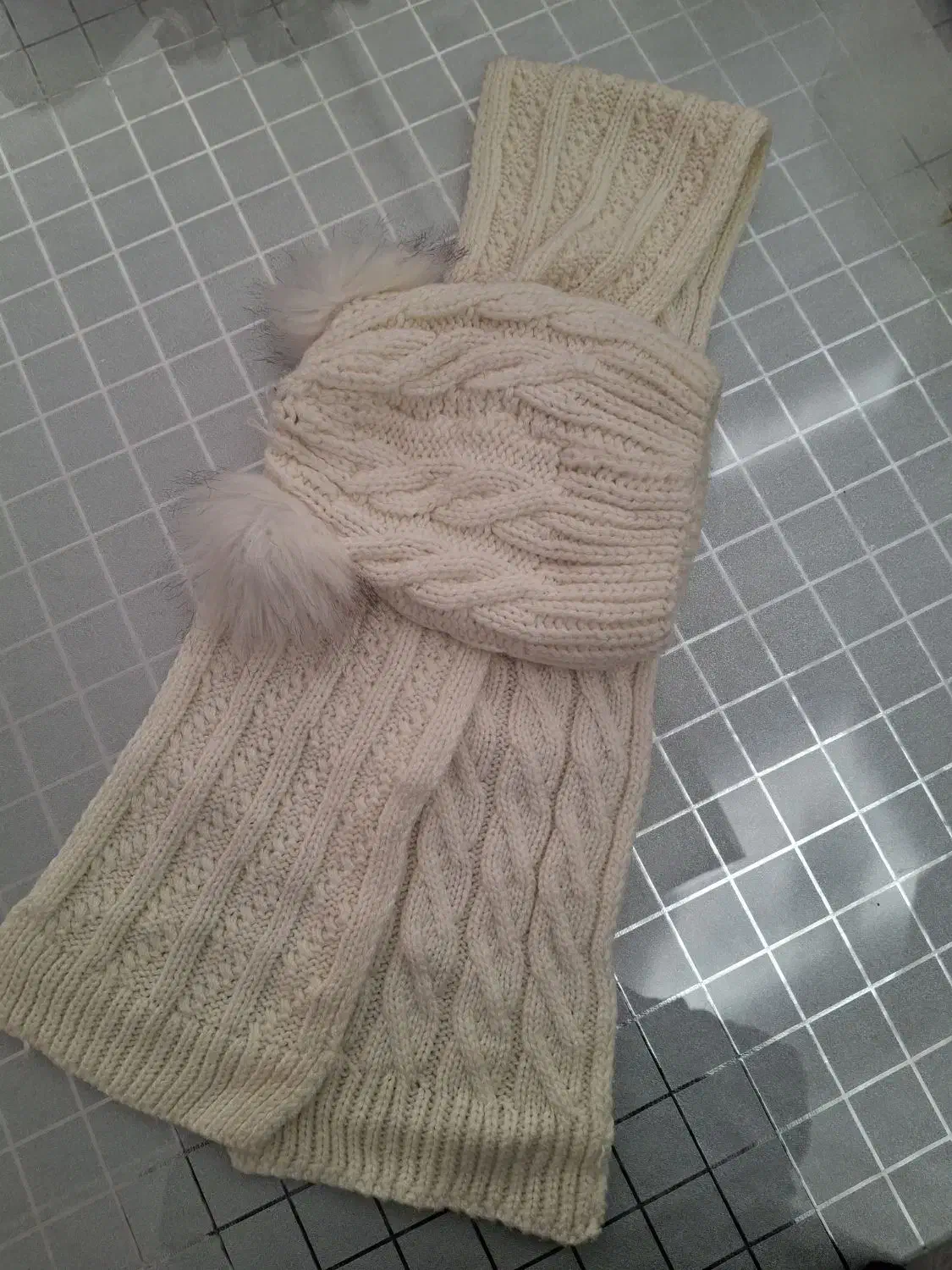 شال و کلاه بچگانه|کفش و لباس بچه|اصفهان, تخت فولاد|دیوار