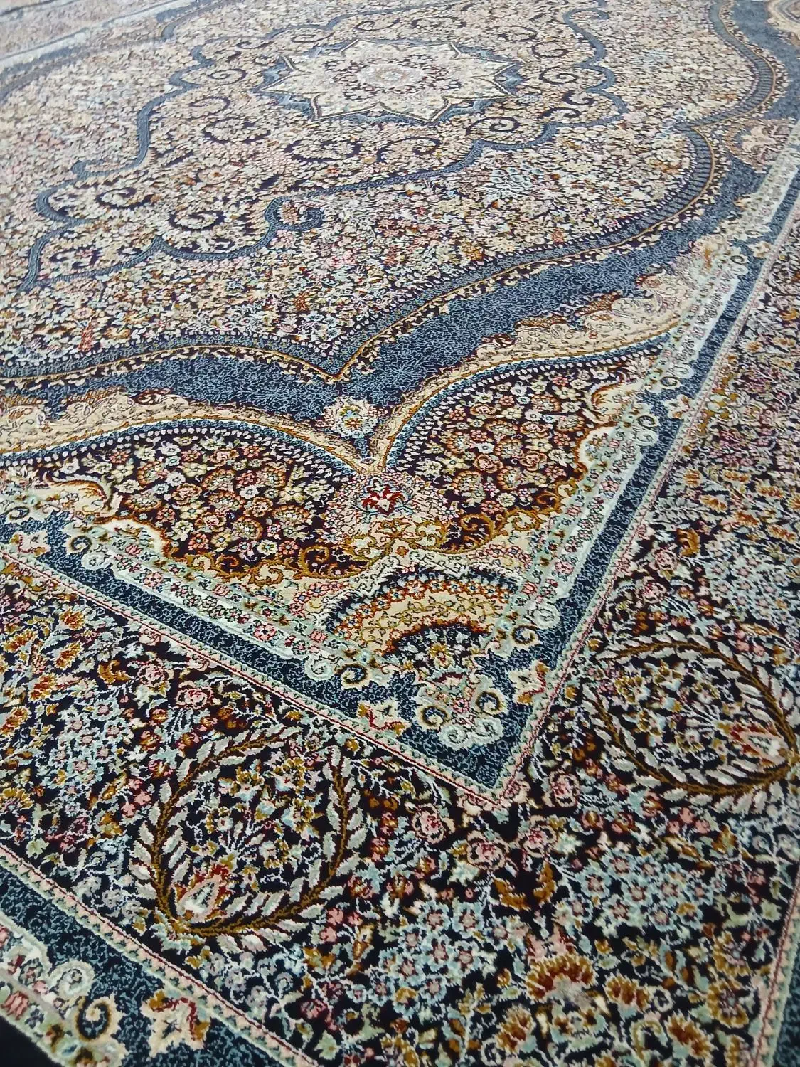 فرش ۹متری جفت ۷۰۰شانه تراکم بالا جنس صددرصدنخ|فرش|بجنورد, |دیوار