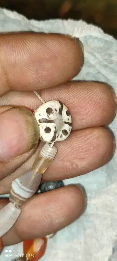 مهره و سنگ و نگین|کلکسیون اشیاء عتیقه|بهبهان, |دیوار