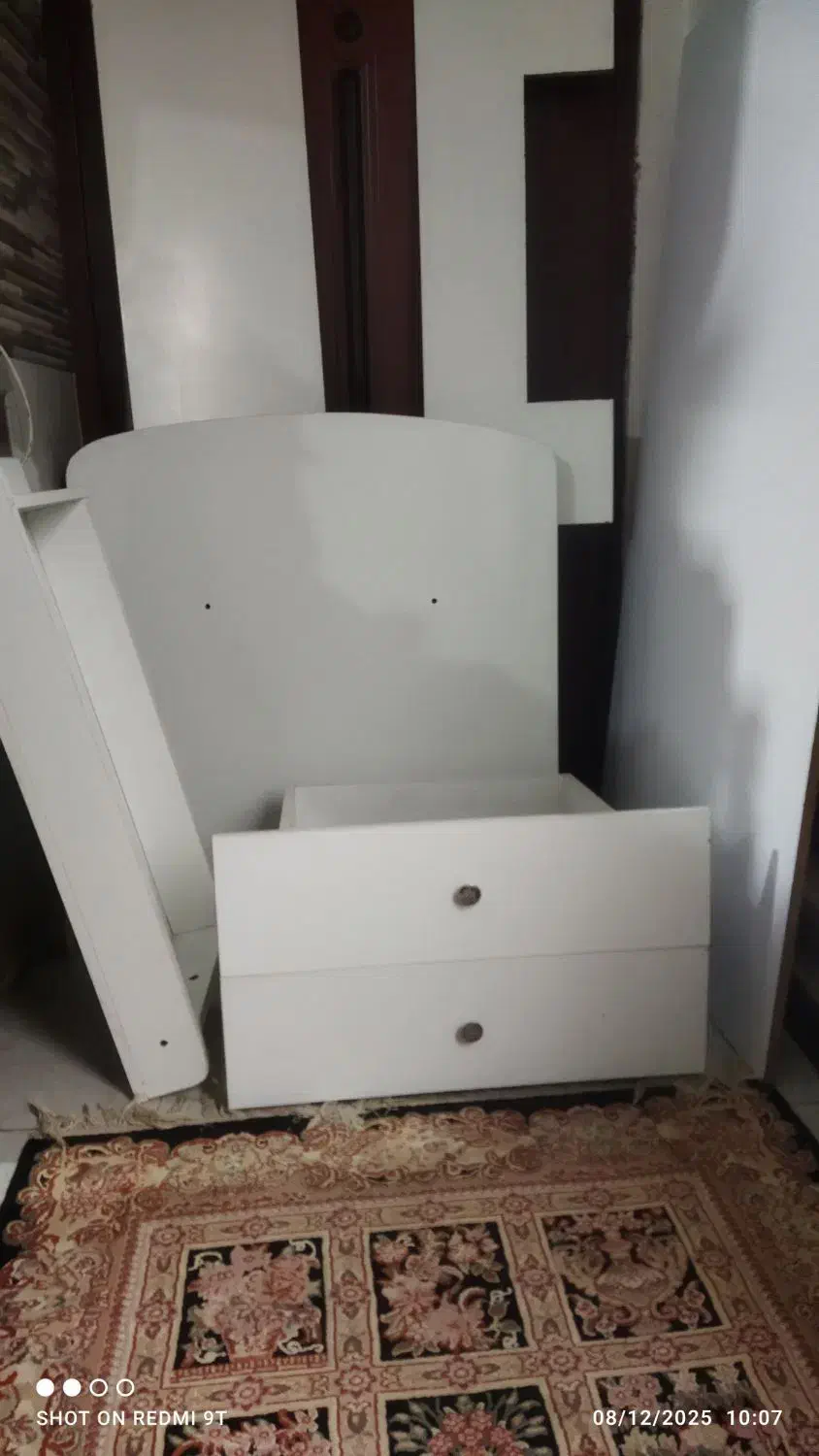 تخت یکنفره نوجوان|تخت و سرویس خواب|لاهیجان, کوی خزر|دیوار